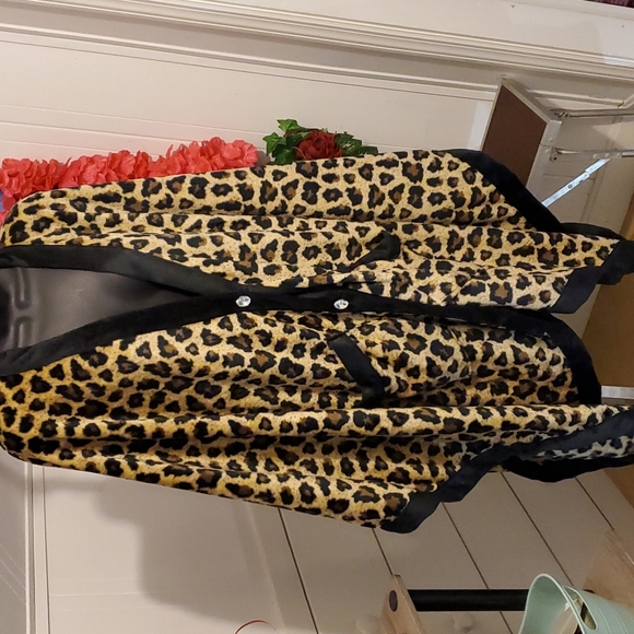 SOFT & COZY CAPE ONE SZ LEOPARD - Picture 1 of 2